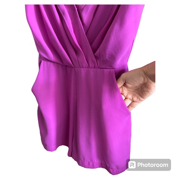 LuLu’s fuchsia romper with pockets size Small - Picture 4 of 6